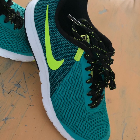 ❌❌SOLD❌❌Women’s Nike’s! Size 6.5! Worn TWICE! - Picture 2 of 4